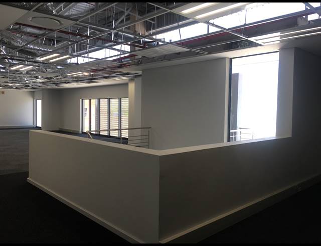 1,603M² WAREHOUSE TO LET IN MOUNT EDGECOMBE